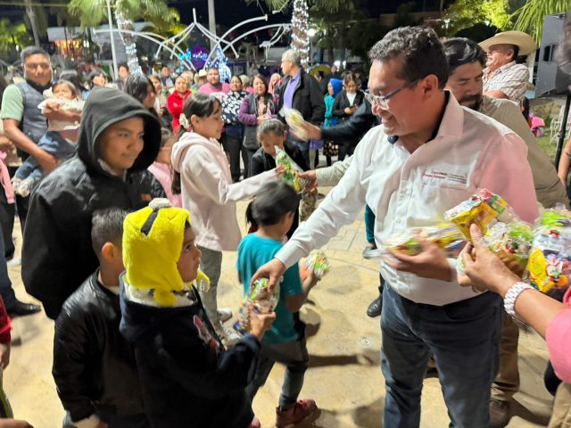 Fortalece Pavel Gaspar vínculo con habitantes de la Mixteca poblana