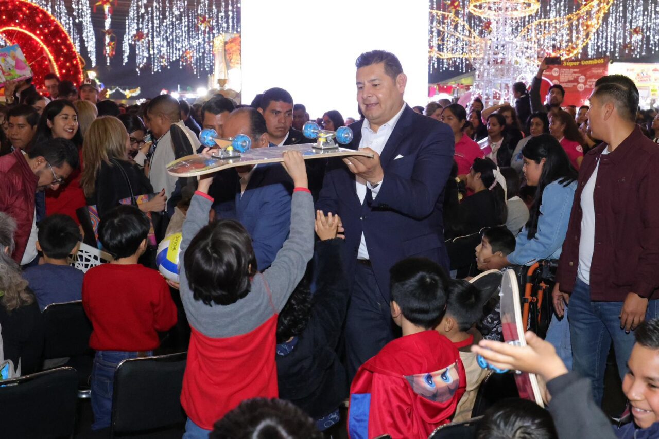 Alrededor de 300 mil personas disfrutaron del festival navideño «Por Amor A Puebla”