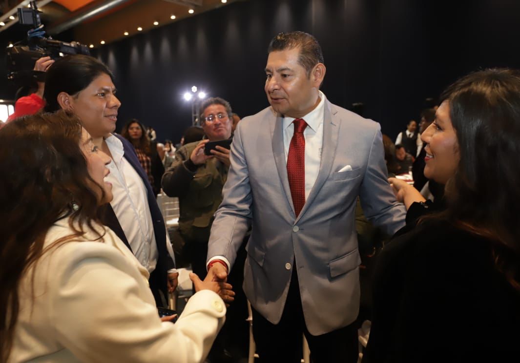 Reconoce gobernador Armenta trabajo de comunicadores; anunció Casa del Periodista en 2026