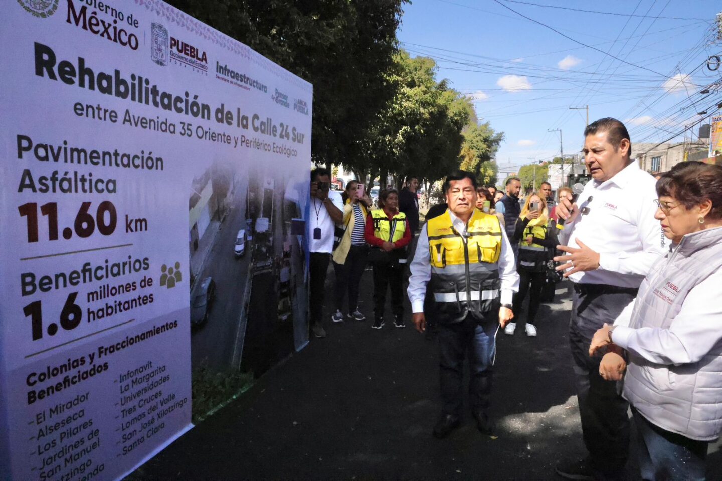 Acompañado por vecinos, gobernador Armenta supervisa avance del 60 por ciento en pavimentación de la 24 Sur