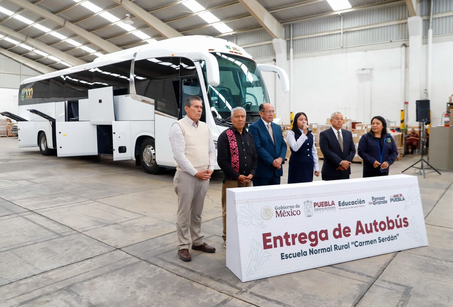 Cumple Gobierno del Estado compromisos y acuerdos con la Escuela Normal Rural «Carmen Serdán»
