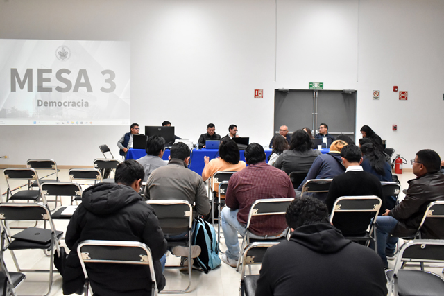 Realiza BUAP mesas de trabajo con estudiantes