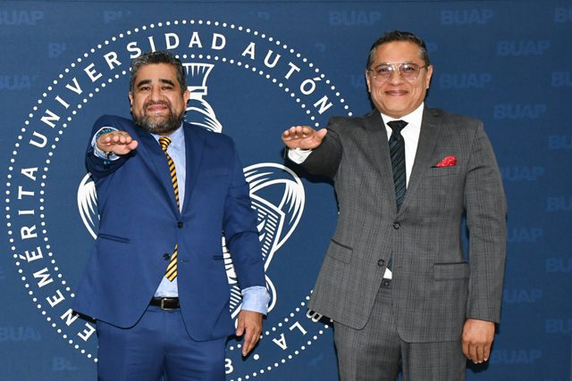 Rectora Lilia Cedillo Ramírez toma protesta a nuevos funcionarios en la BUAP