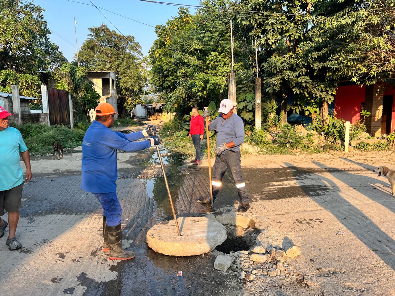 Gobierno de Puebla realiza desazolve de drenaje en La Ceiba