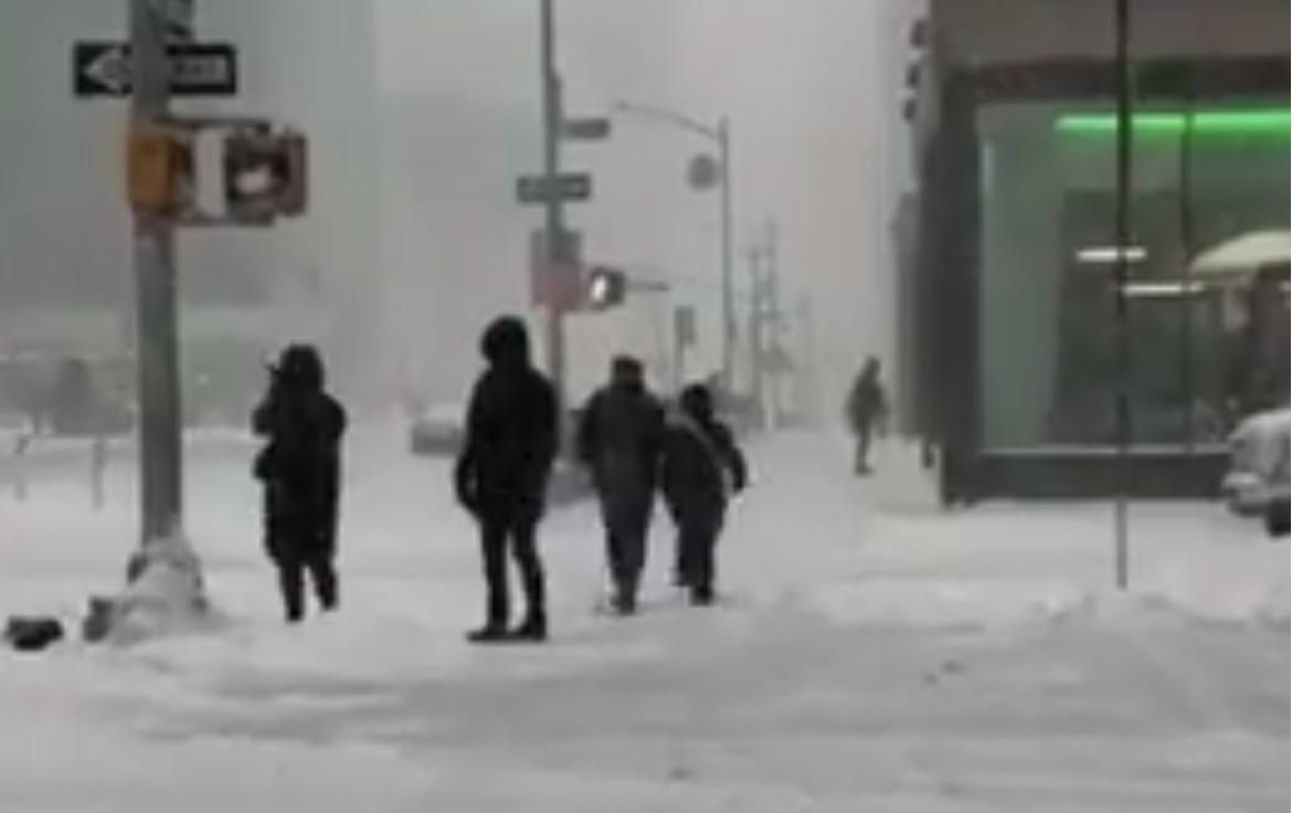 Megatormenta invernal deja al menos 30 muertos en Estados Unidos