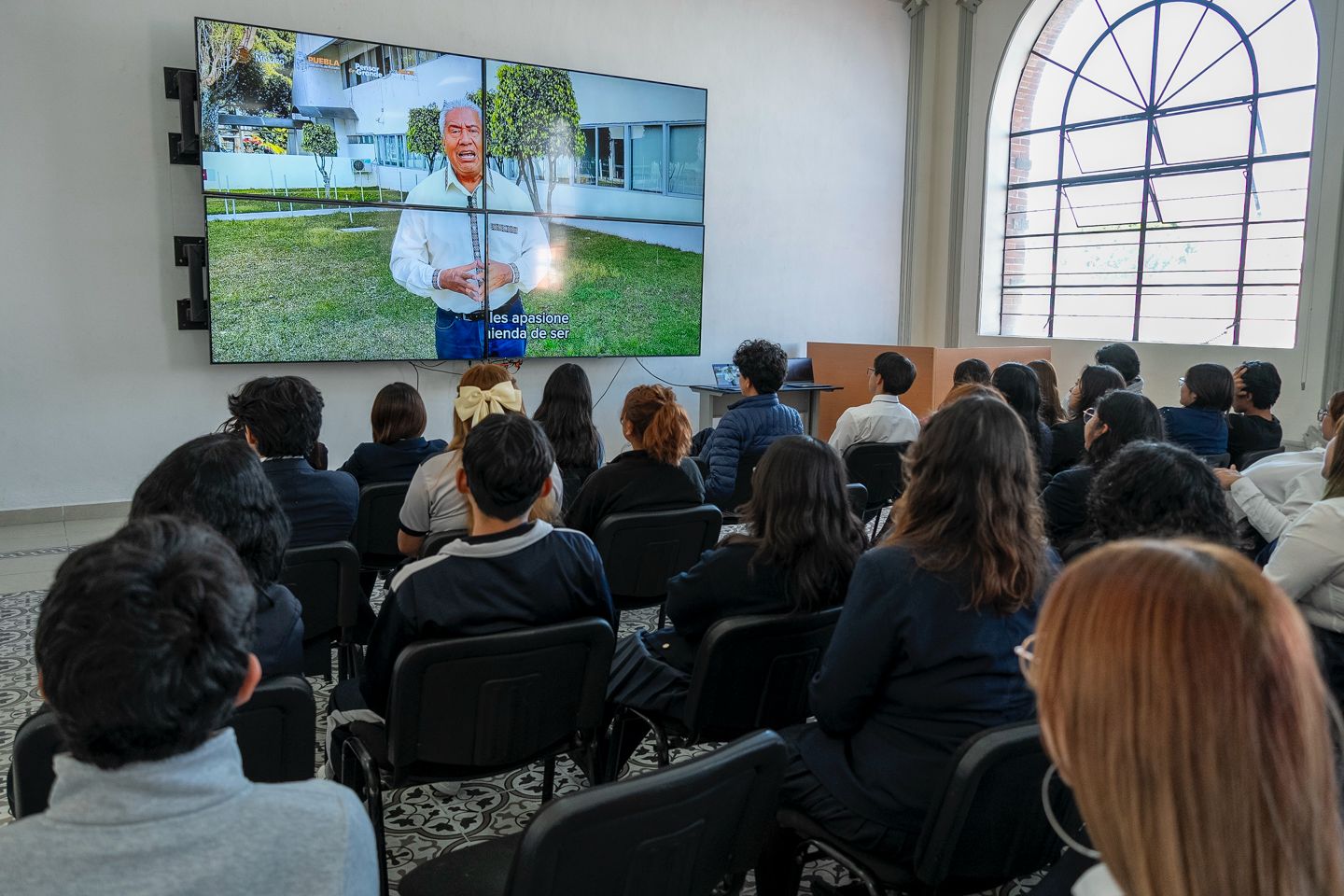 Participan más de 45 mil estudiantes de bachillerato en feria profesiográfica