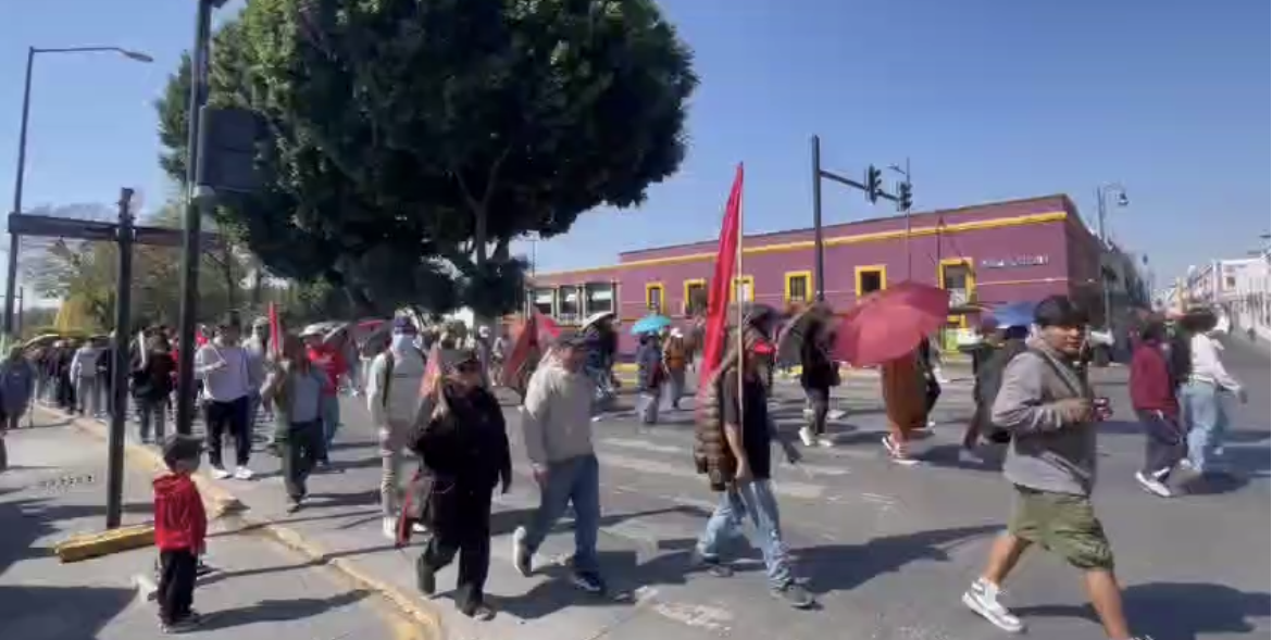 UPVA genera caos vial en Puebla por bloqueos mensuales