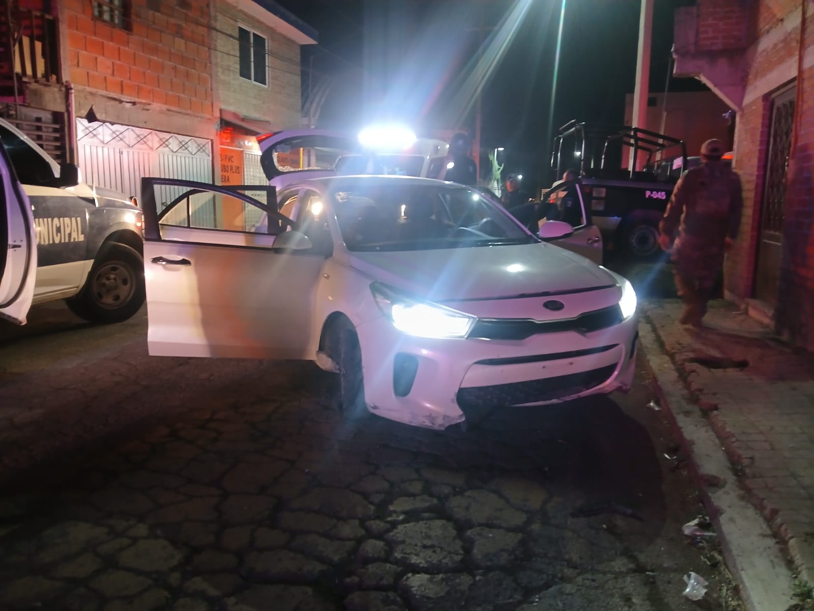 Tras persecución y balacera, SSC Cholula y Marina detienen a sujeto armado en Cuachayotla
