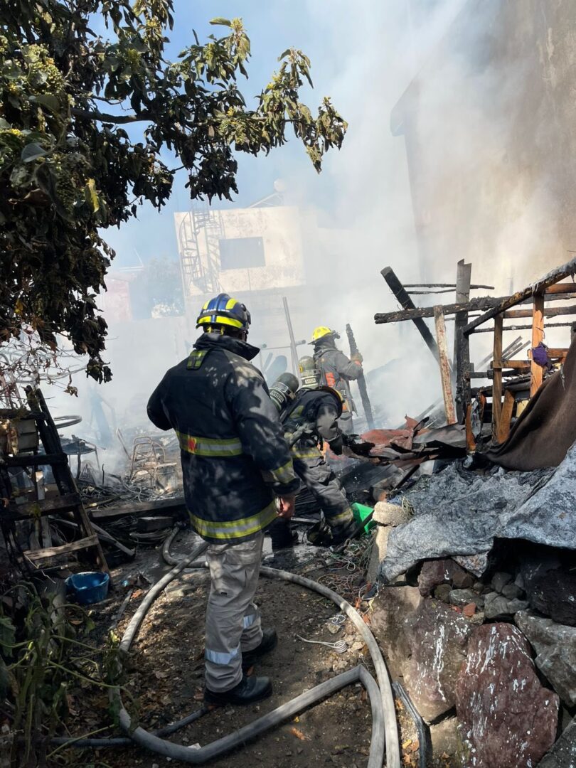 Incendio en vivienda de Guadalupe Hidalgo deja una persona fallecida