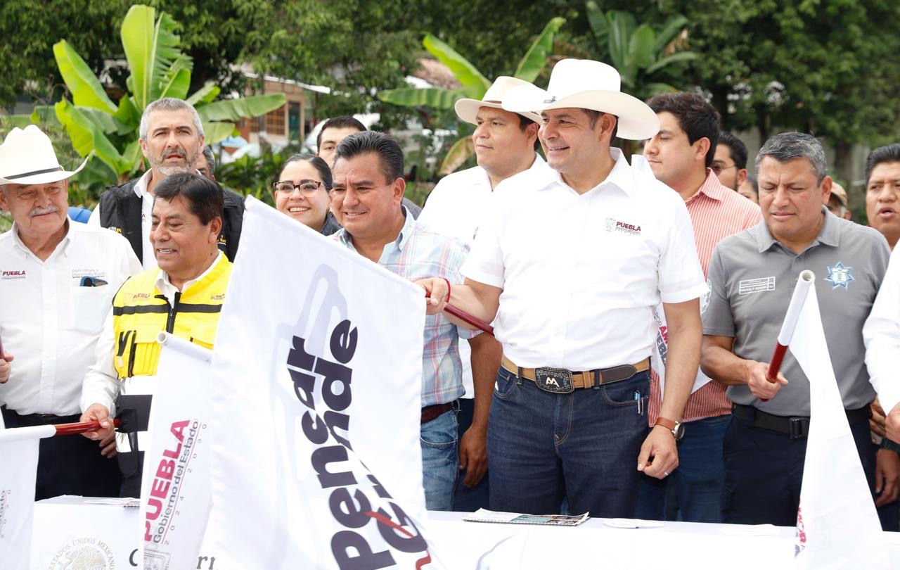 Tras contingencia por lluvias, gobernador Armenta cumple con módulo de pavimentación en Sierra Norte