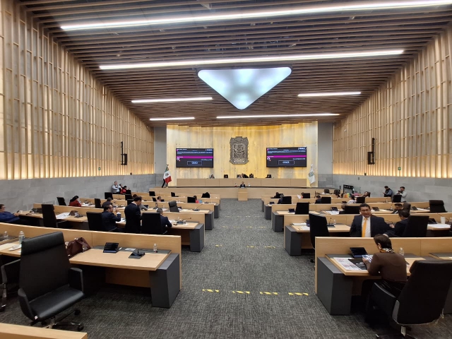 Avala Congreso del Estado reforma para garantizar intérpretes y traductores a personas con discapacidad auditiva en la FGE