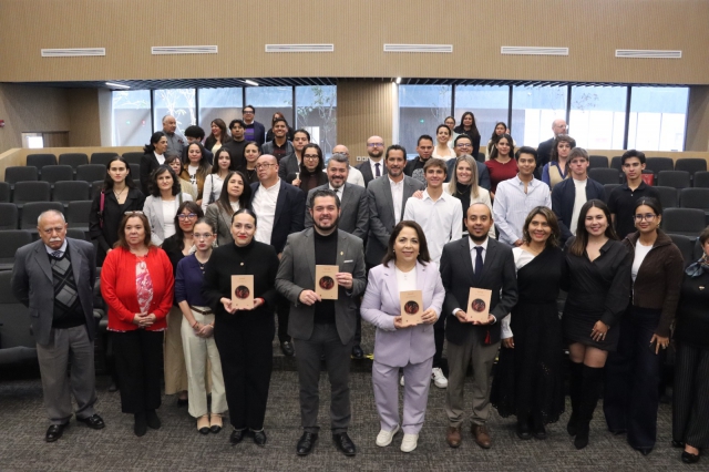 Presentan en el Congreso del Estado el libro “Grávida”