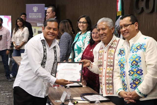 Reconoce Congreso a docentes y promotores de los pueblos indígenas