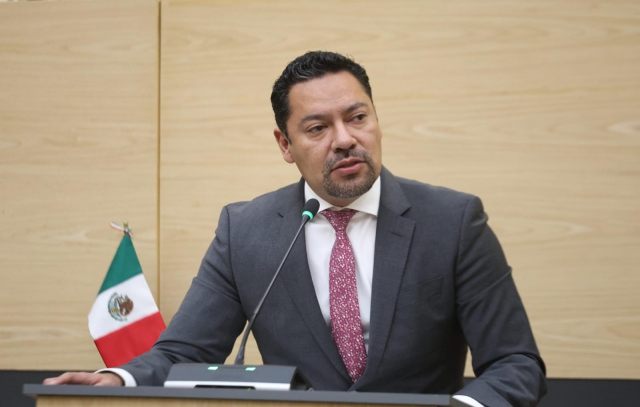 Andrés Villegas presenta iniciativa para modernizar bibliotecas públicas de Puebla