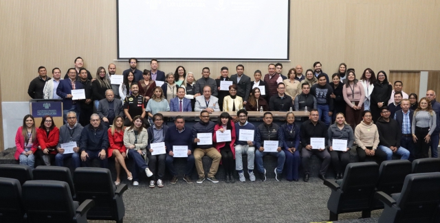 Reconocen a 49 servidores públicos del Congreso de Puebla por su profesionalismo
