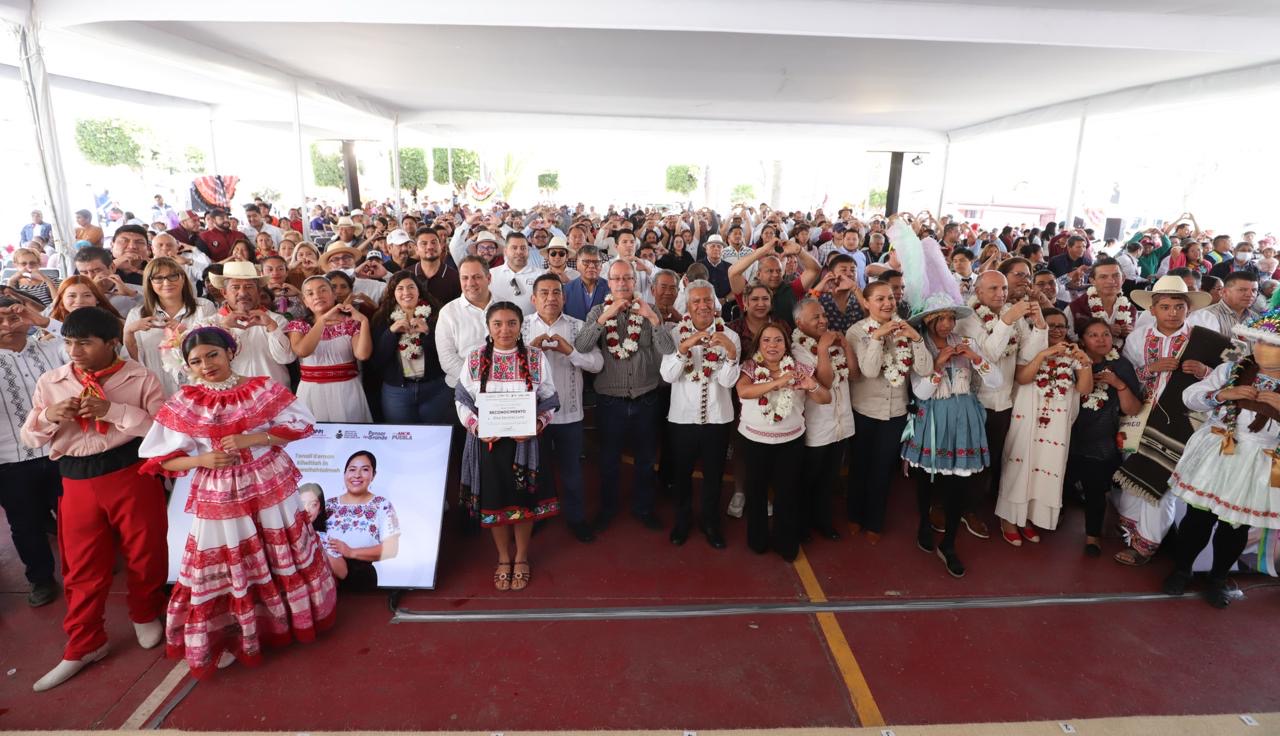 Con humanismo, en Puebla se fortalecen y preservan las lenguas maternas