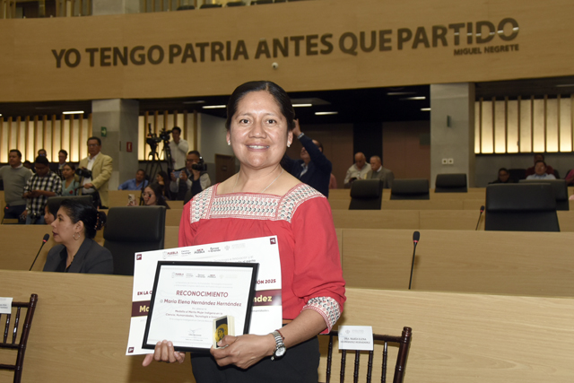 Reconocen trayectoria científica con identidad indígena