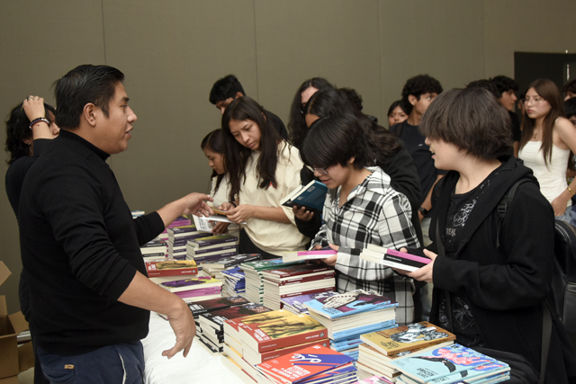 BUAP y Fondo de Cultura Económica fortalecen la formación lectora en preparatorias