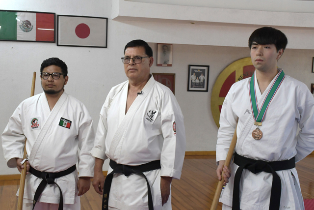 Estudiante de la BUAP gana oro en Mundial de Ryukyu Kobudo