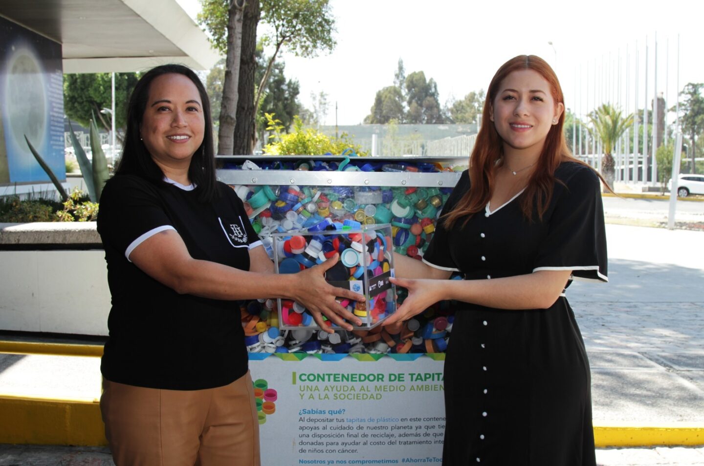 Convenciones y Parques entrega 150 mil tapitas a AMANC Puebla