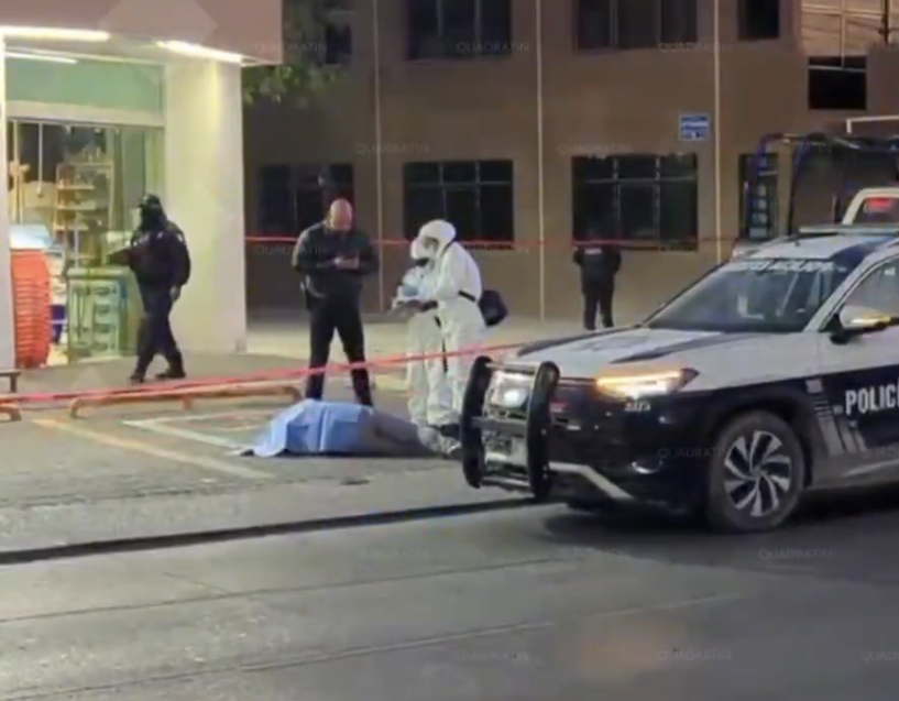 Ejecutan a hombre en estacionamiento de farmacia en el sur de Puebla