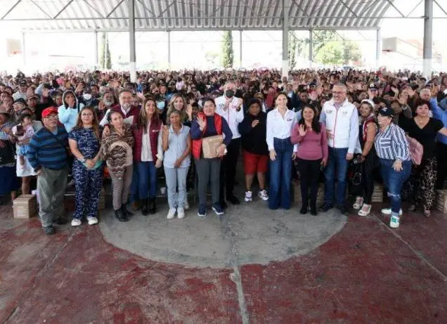 Pepe Chedraui y MariElise Budib entregan más de 7 mil despensas en Agua Santa