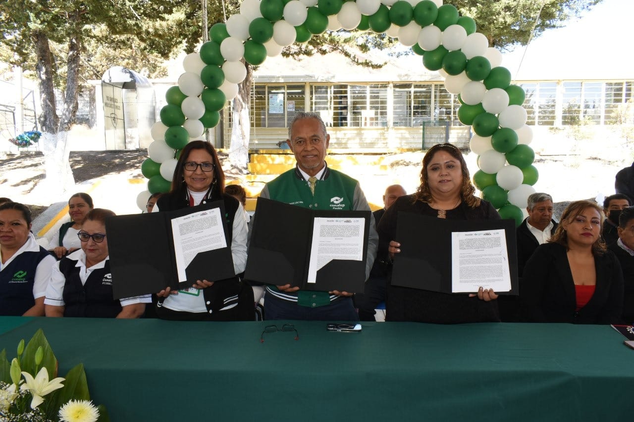Entrega Conalep 30 títulos profesionales en el plantel Serdán