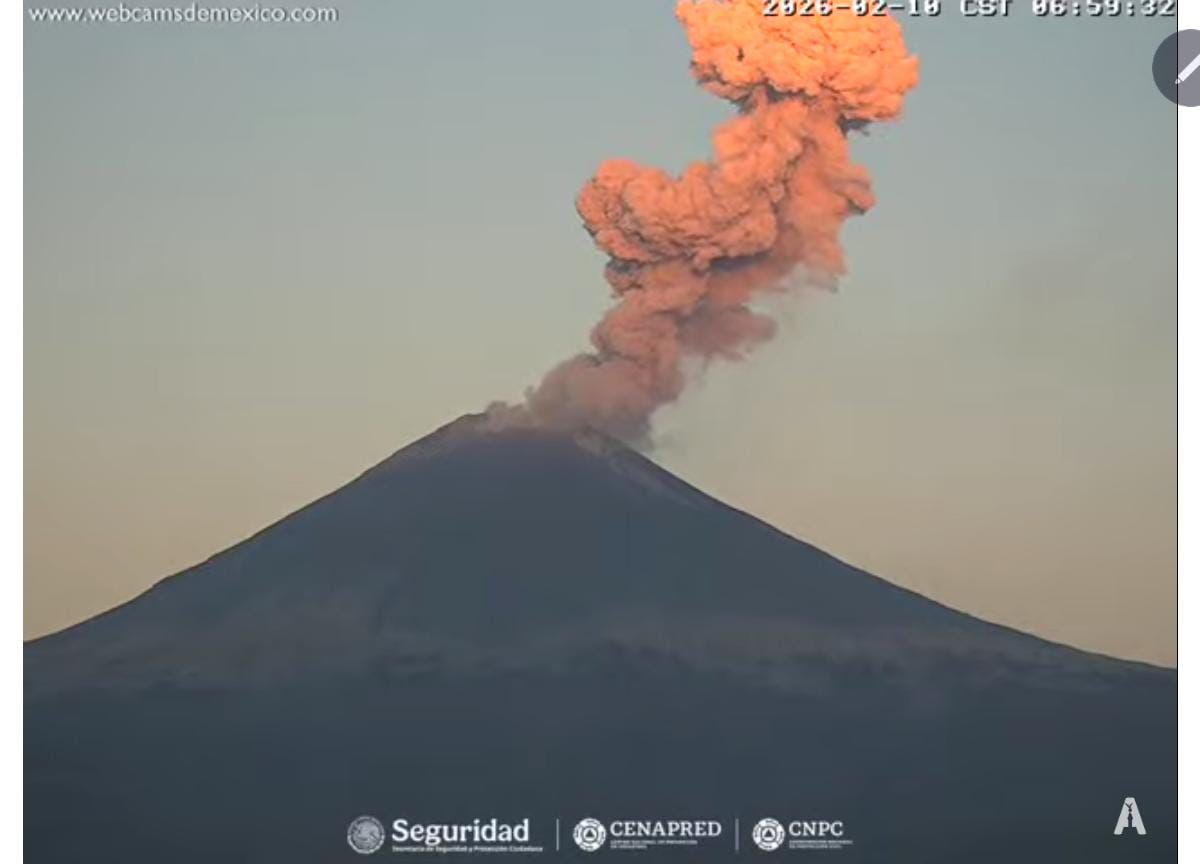Emite Popocatépetl sorprendente fumarola de 1 km