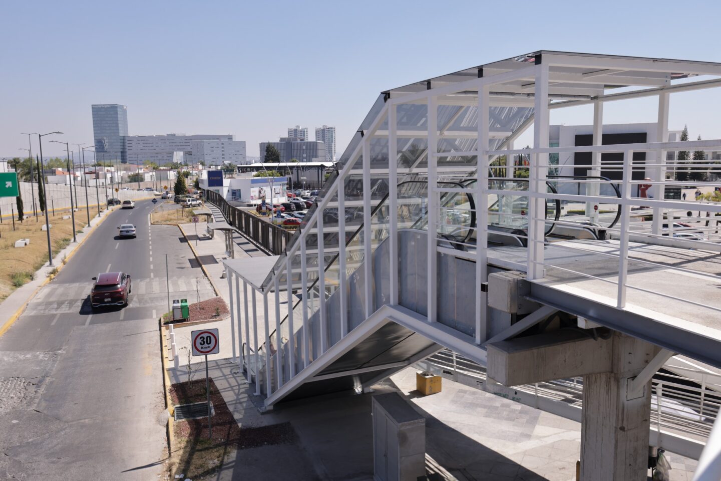 Vandalizan elevadores y escaleras eléctricas en Vía Atlixcáyotl; Infraestructura reforzará seguridad