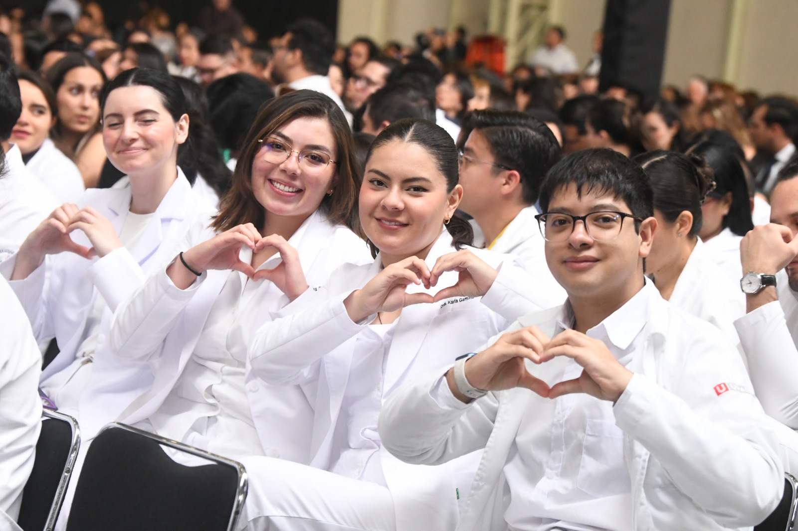 Con compromiso social, médicas y médicos residentes culminan su formación como especialistas