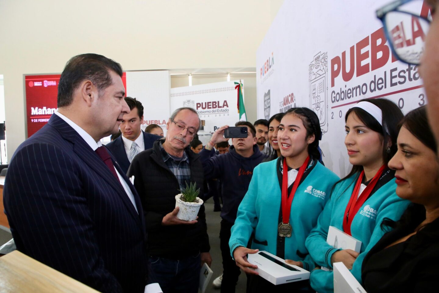 Distingue Gobierno de Puebla a estudiantes del COBAEP en ciencia y tecnología
