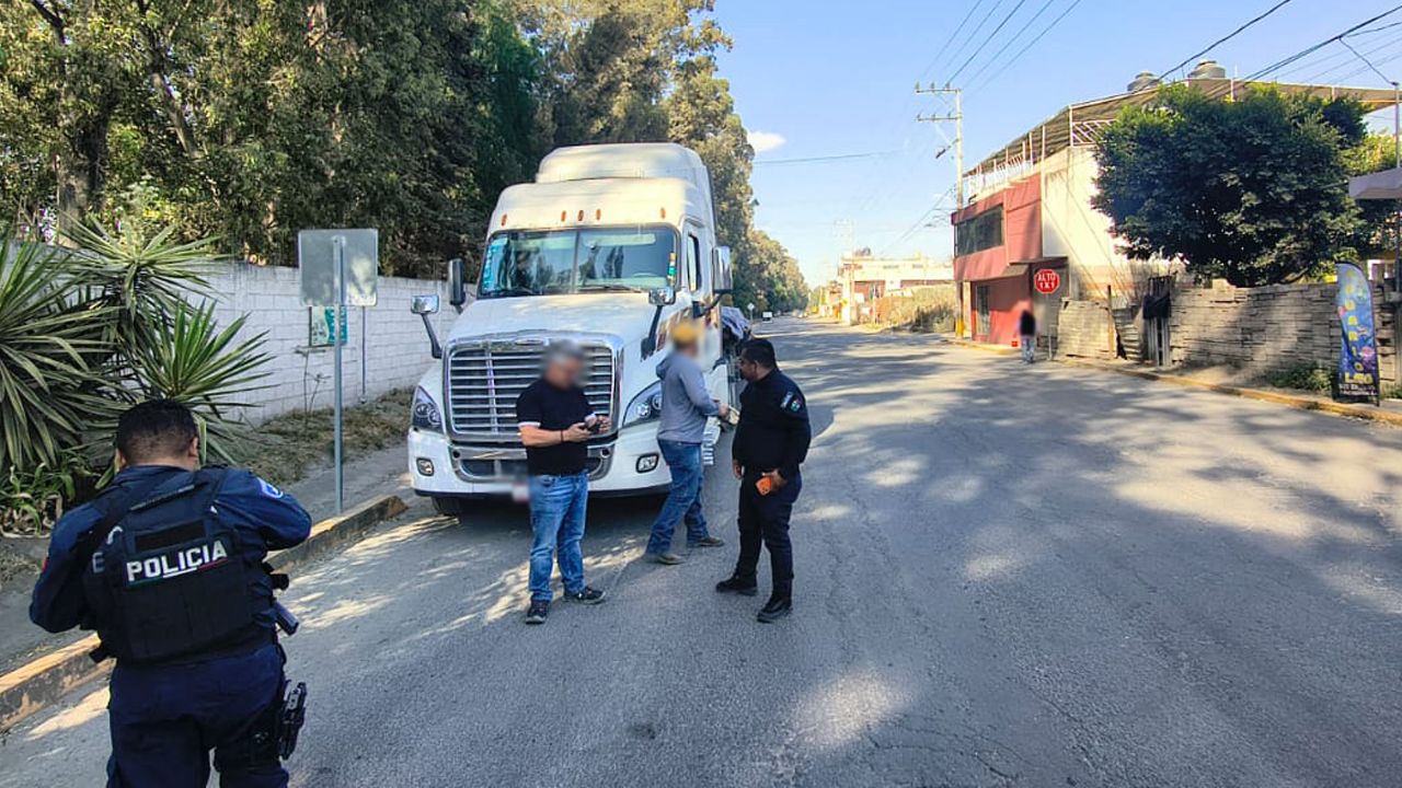 Recupera Policía Estatal tractocamión y cargamento de varilla