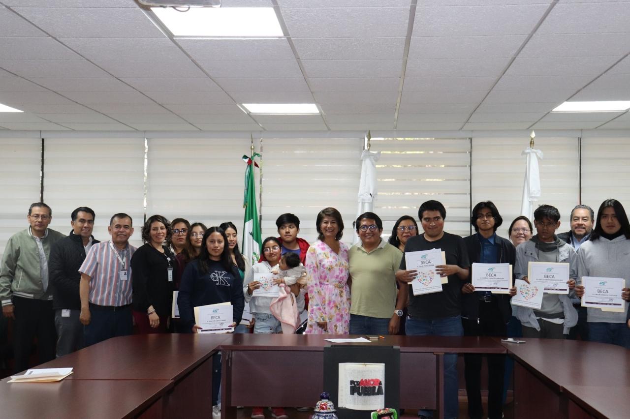 UTH entrega becas alimentarias para fortalecer bienestar estudiantil