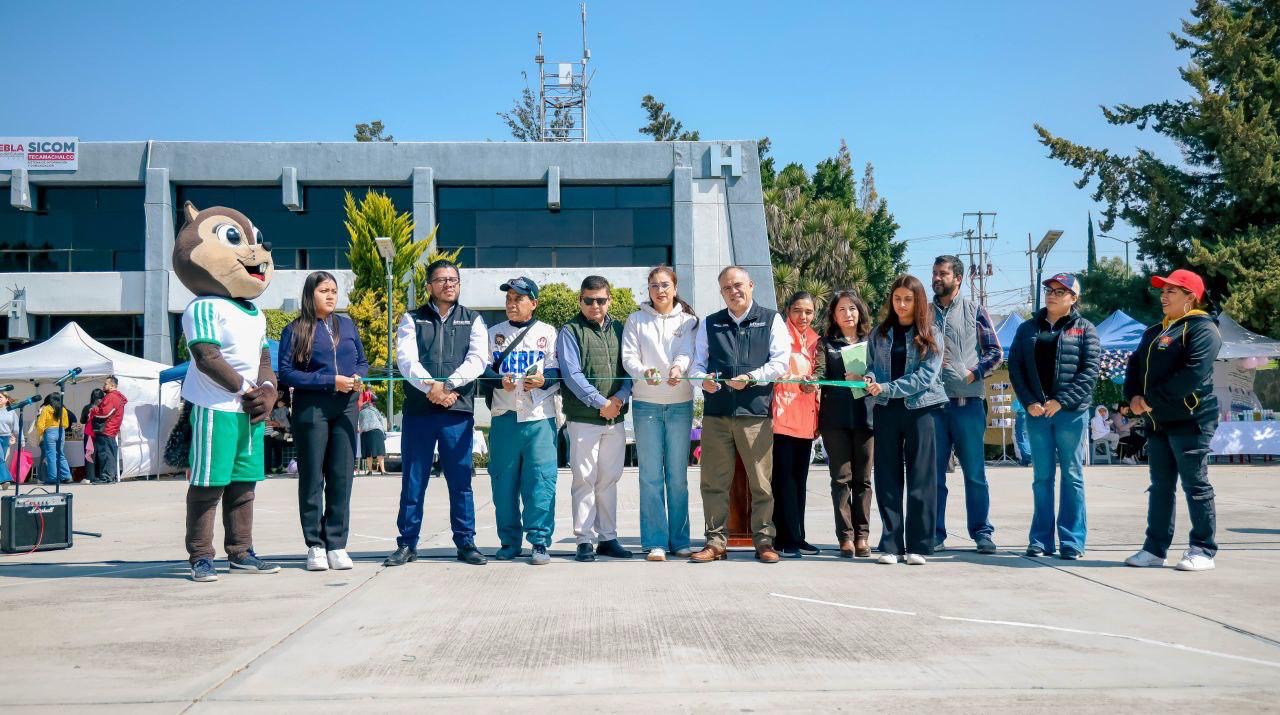 Fortalece UTTECAM economía y cultura regional con Feria Artesanal y Emprendimiento