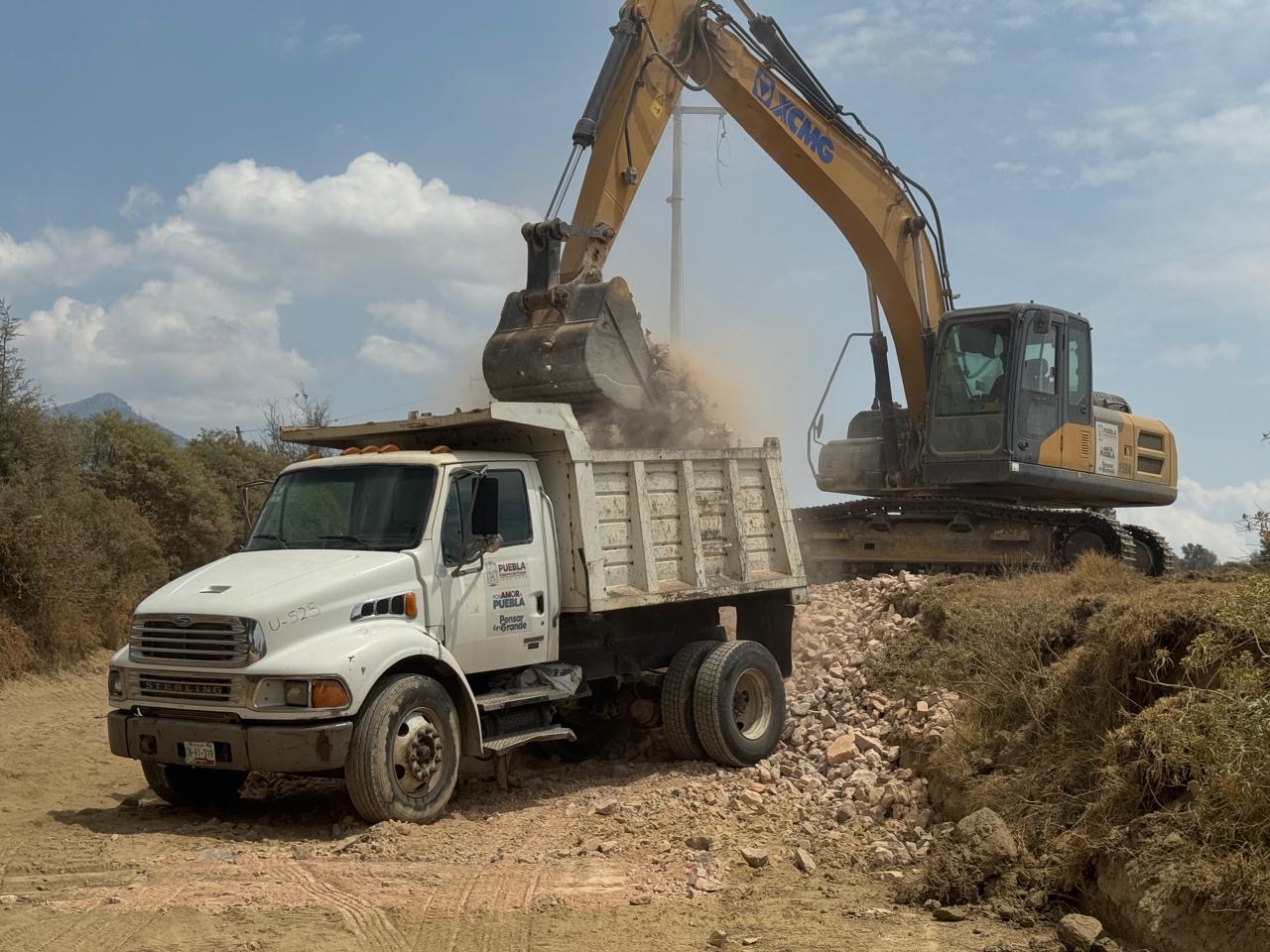 Mantiene Gobierno de Puebla conectividad en Tochimilco con Módulo de Maquinaria