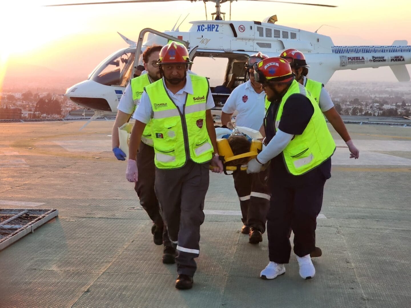 Ambulancia aérea permite asistencia inmediata a mujer y su hijo accidentados en Pantepec