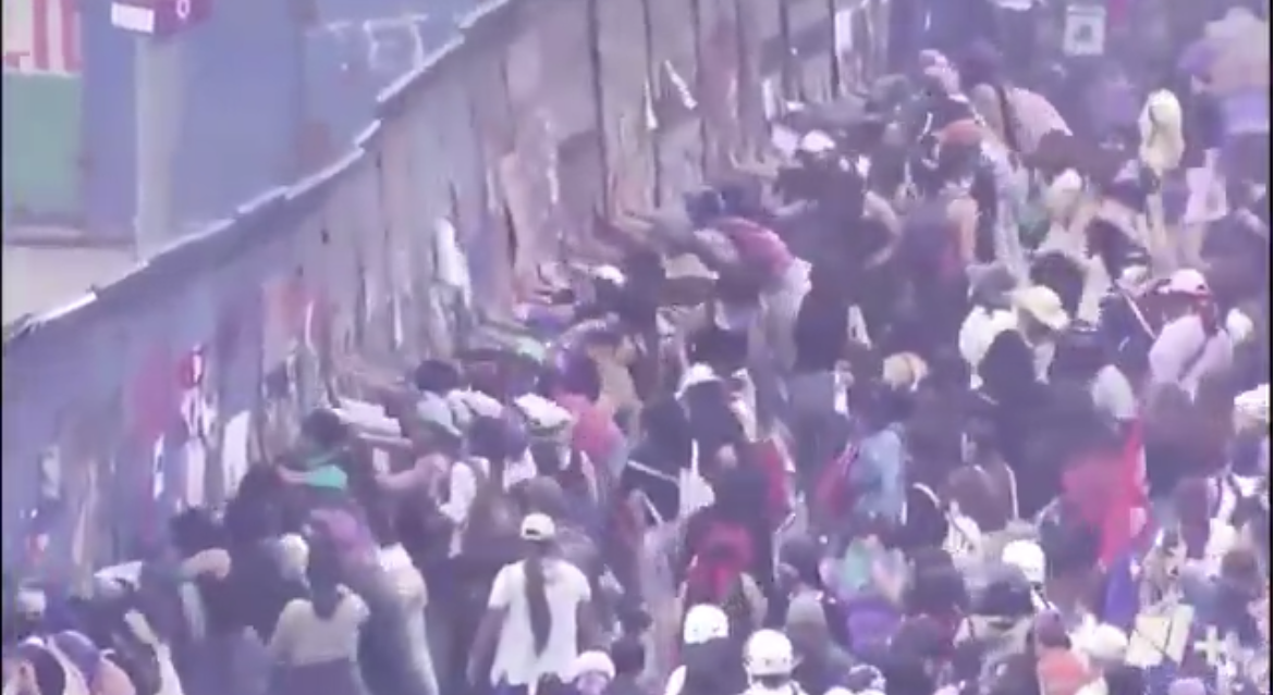Consignas, memoria y resistencia: así se vivió el cierre de la marcha del 8M en la CDMX