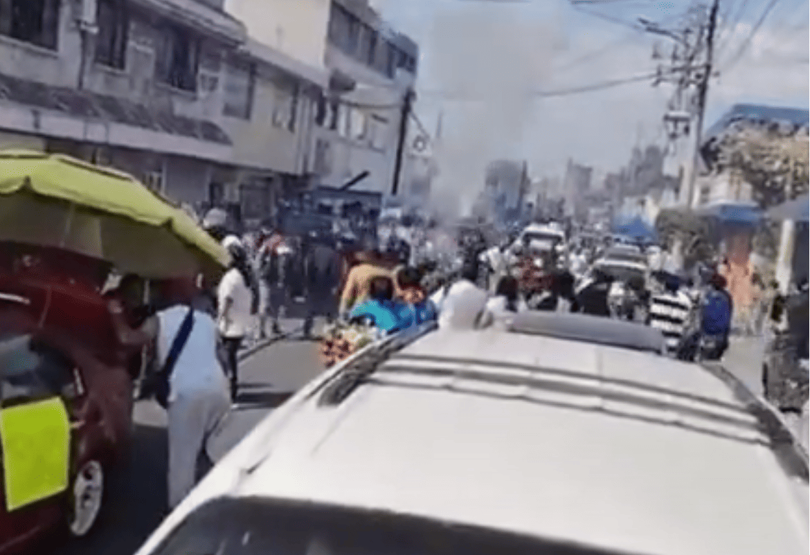 Riña y detonaciones de mosquetones desatan pánico en cierre de carnaval en Puebla
