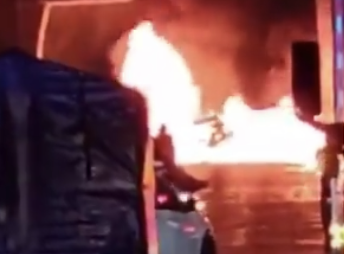 Fatal accidente en la México-Puebla: agente estatal pierde la vida tras incendio de patrulla