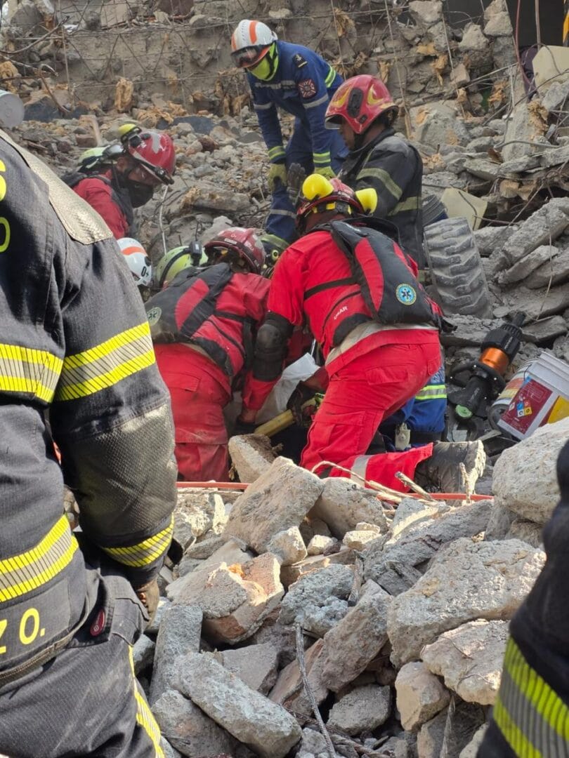 CDMX: Recuperan tercer cuerpo tras colapso de edificio en demolición