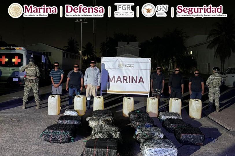Aseguran embarcación con 650 kilos de droga en Michoacán