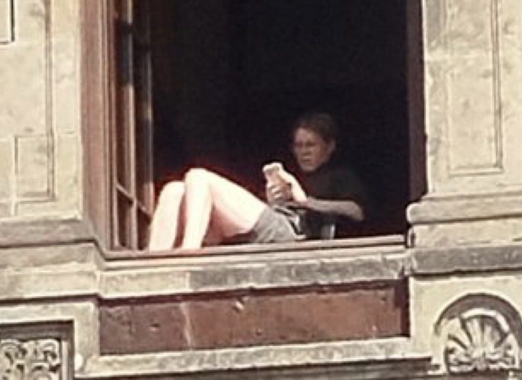 De viral a oficial: gobierno reconoce caso de mujer en ventana de Palacio Nacional