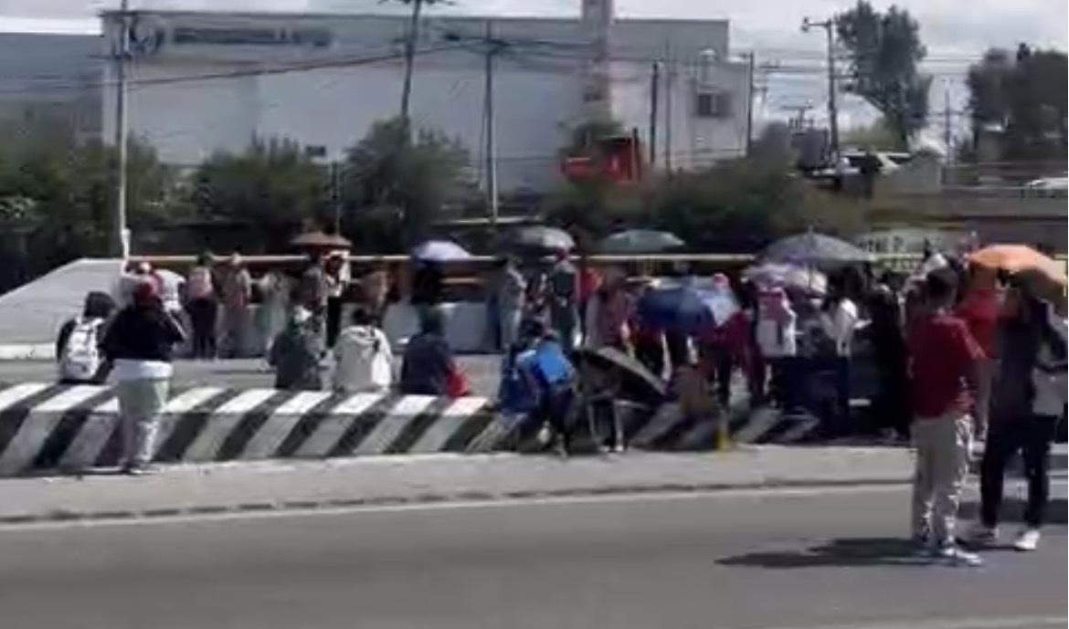 Protesta de Antorcha Campesina paraliza la Puebla–Orizaba