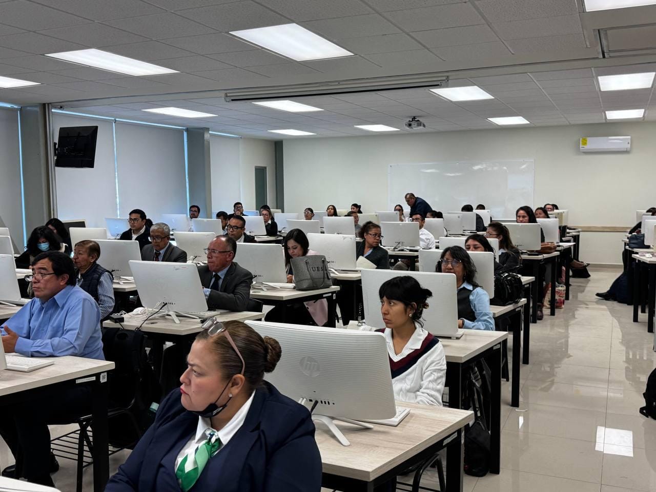 IPMP capacita a 160 docentes en inteligencia artificial para planeación didáctica