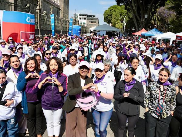 Gobierno de Puebla impulsa clase masiva de karate para mujeres