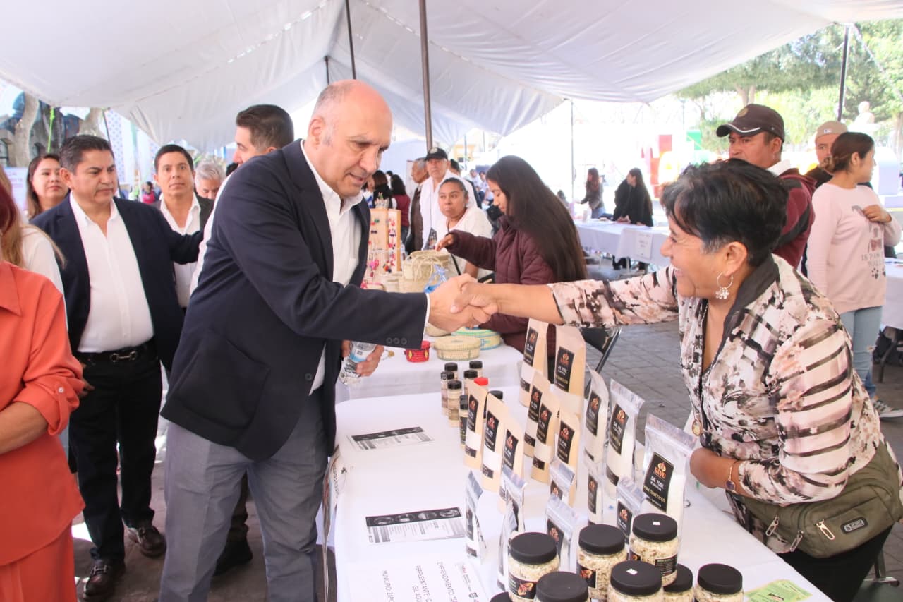 Impulsan inclusión laboral femenina con feria de empleo en Tehuacán