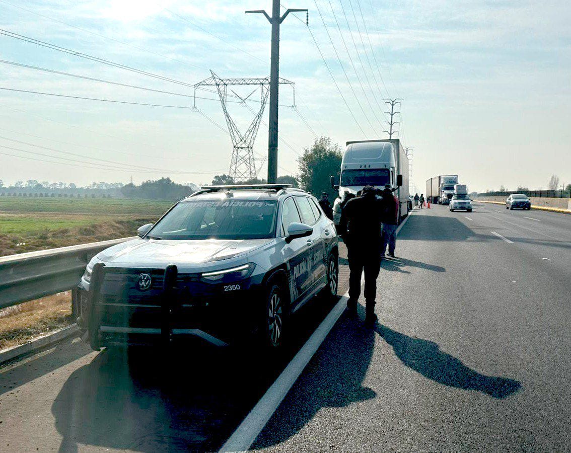 Policía Estatal frustra robo de tractocamión en la México-Puebla