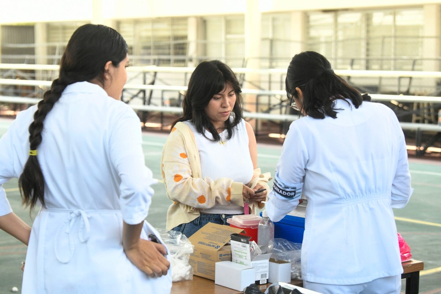 Secretaría de Salud acerca vacunación contra sarampión a estudiantes universitarios