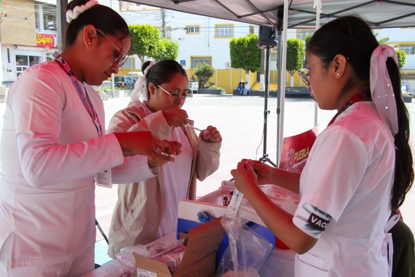 Gobierno de Puebla refuerza vacunación contra el sarampión en San Miguel Canoa