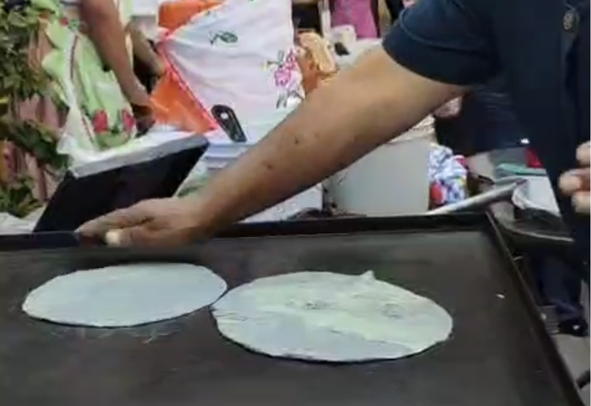 Alistan Feria de la Gordita en La Resurrección con toneladas de masa y salsa